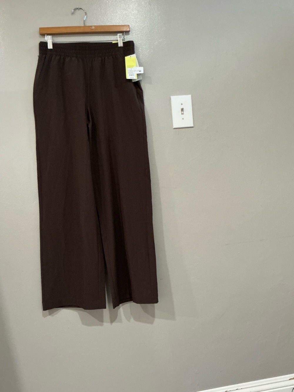 Women’s Mid Rise Wide Leg Travel Pants - Brown. S - Picture 8 of 16